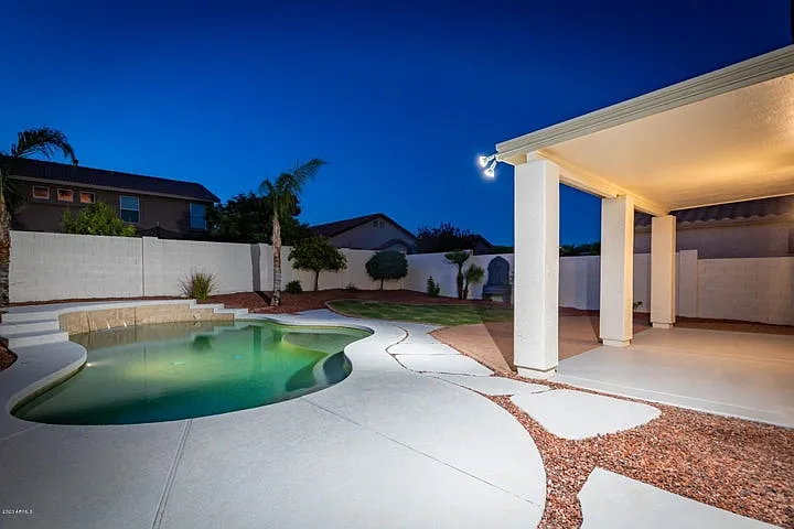 18606 W Sunnyslope Ln — Photo 46