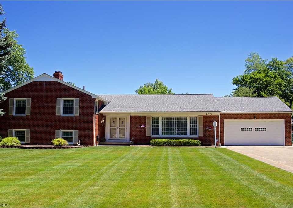 1st image of 975 Colony Dr