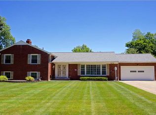 975 Colony Dr, Highland Heights, OH