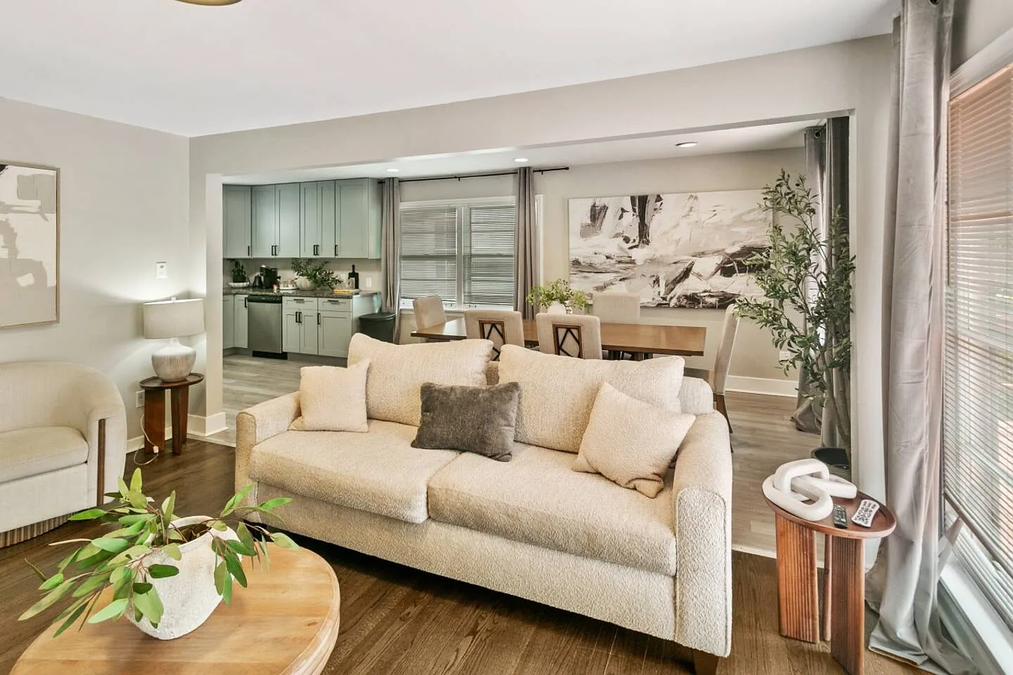 3 bed, 1275 sqft, $5,000 — Photo 4