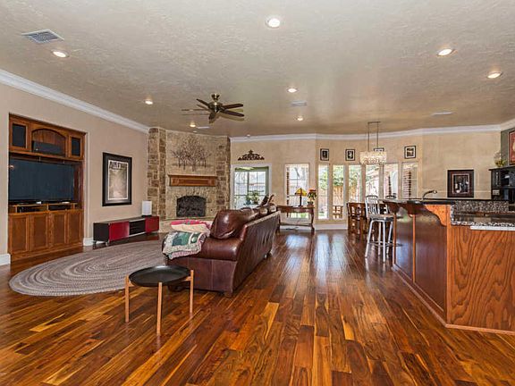 3rd image of 7303 Woodmont Dr