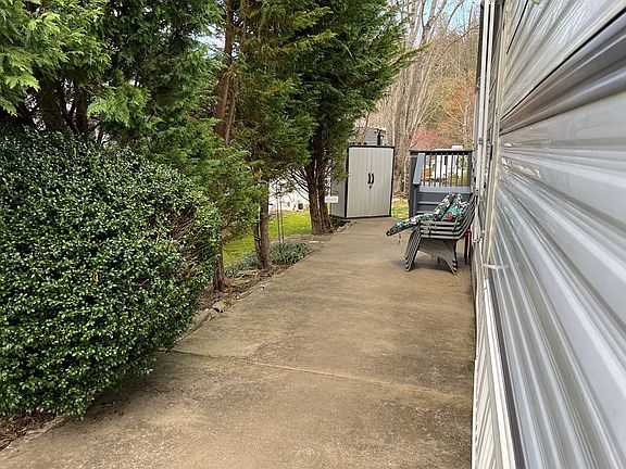3rd image of 4229 E Pkwy #100