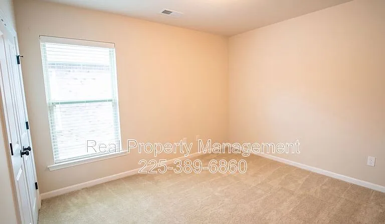 1870 Oakwood Dr — Photo 7