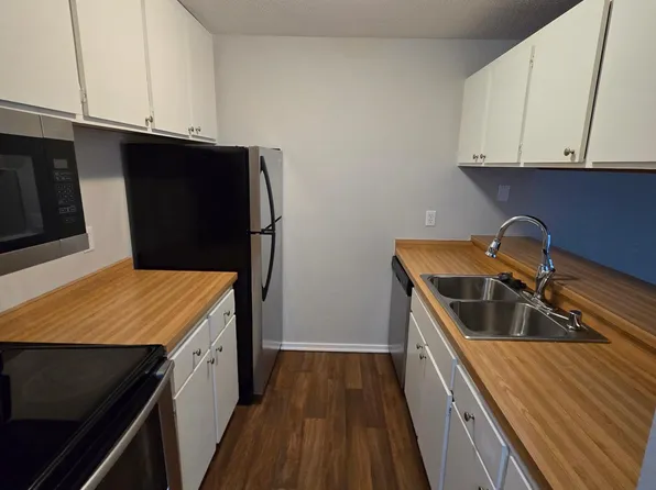 2800 Hamline Ave N APT 248, Roseville, MN 55113