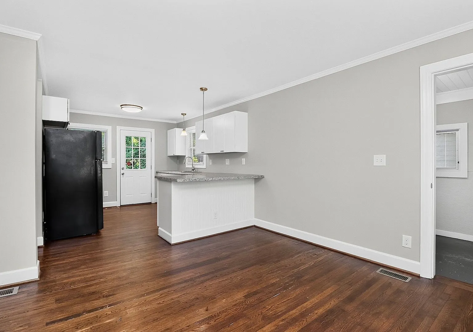 Charming Two Bedroom Home In Smallwood — Photo 3