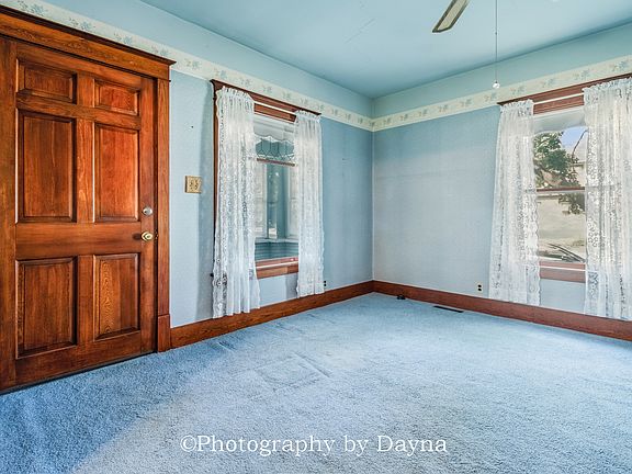 5th image of 502 E 4th St