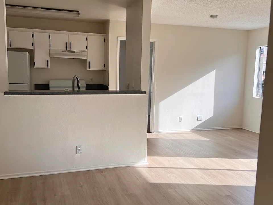3205 S Shasta Cir S #104