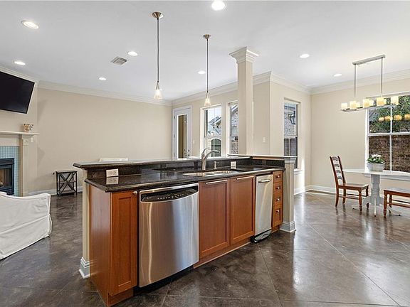 5th image of 1207 Rue Degas