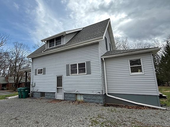 3rd image of 209 Oak Rd