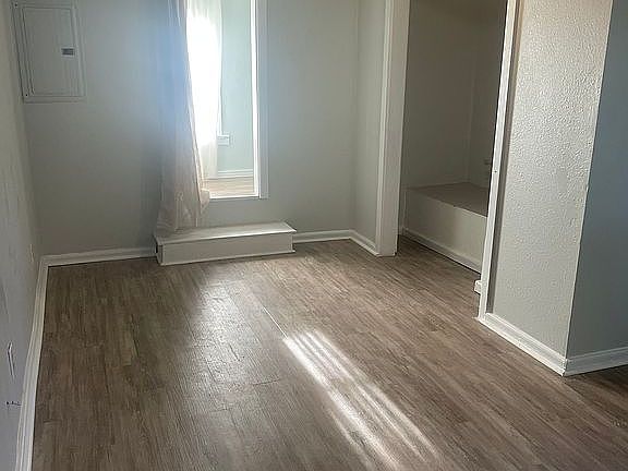 Master Bed to 1/2 Bath