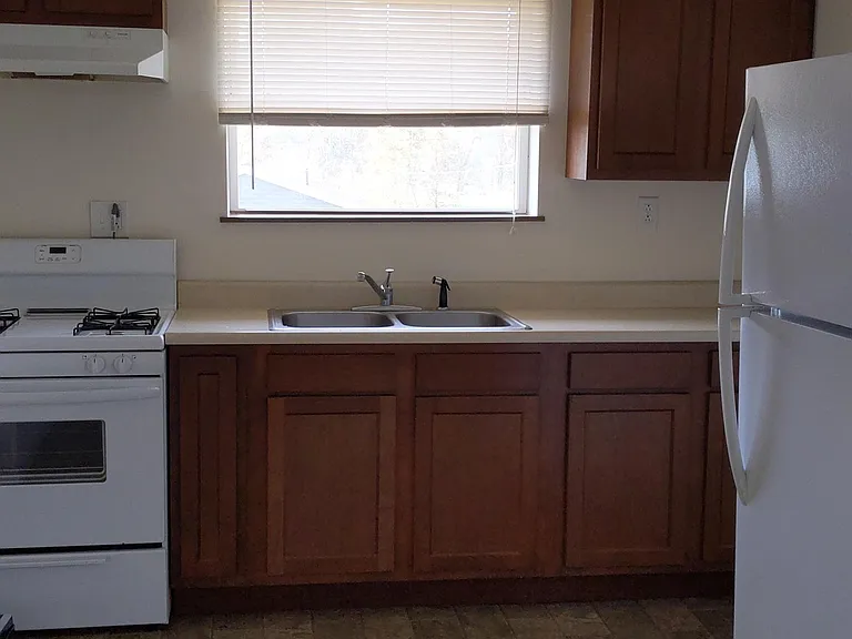 1014 Elm St — Photo 3