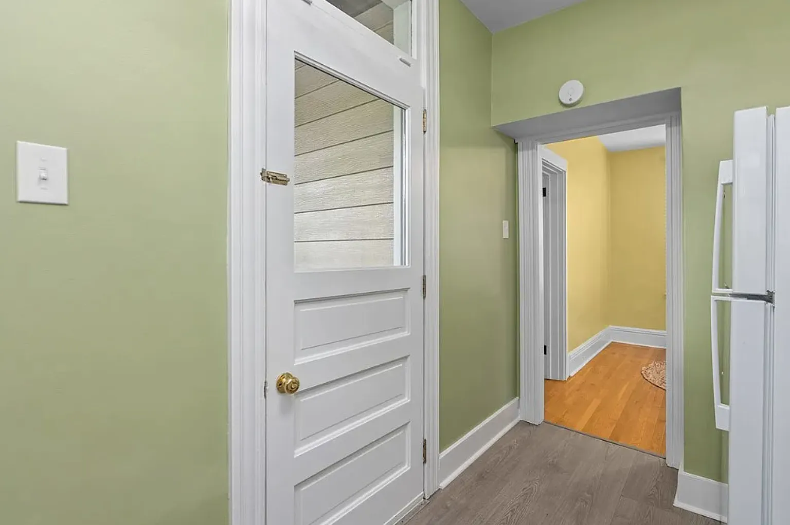 2 bed, 1100 sqft, $2,100 — Photo 3