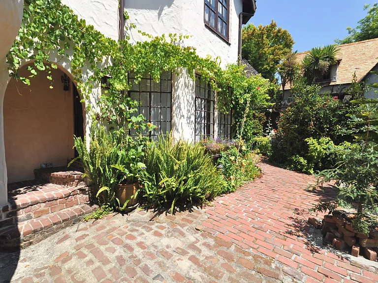 1835 Spruce St — Photo 37