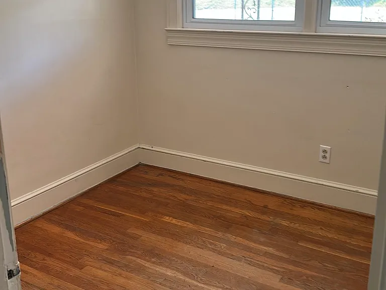 329 Wrenn Dr — Photo 3