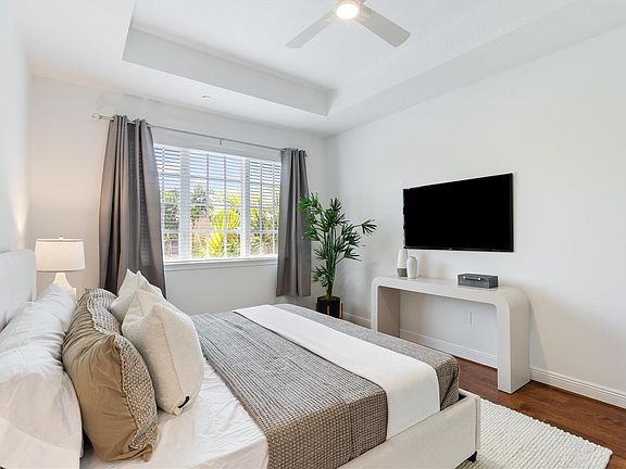 2nd image of 504 SE 7th Street #203