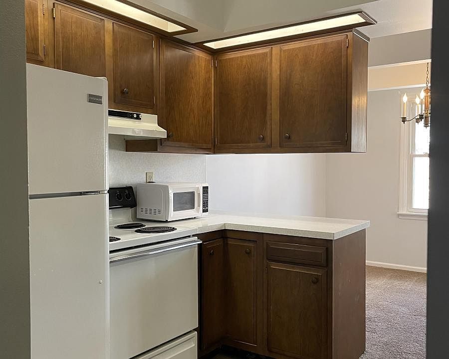 View from Entry hallway of Kitchen and appliances