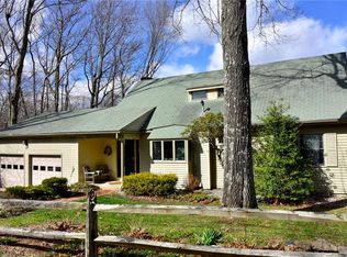 25 W Hills Rd, Ivoryton, CT 06442