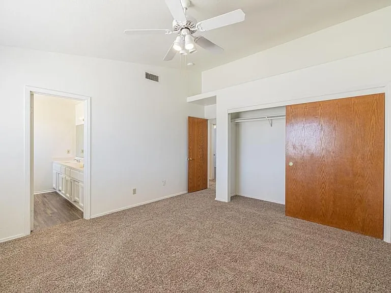 6940 Quezon Ave — Photo 24