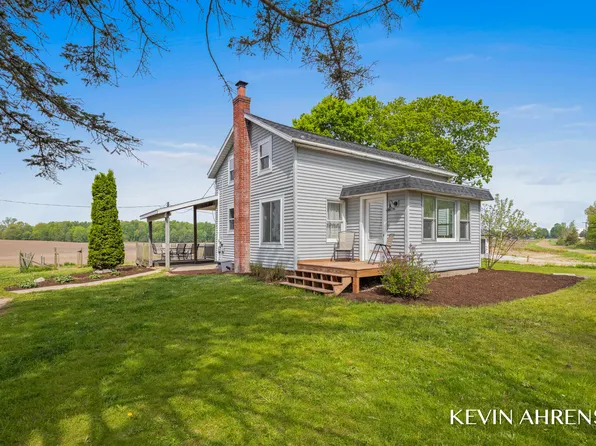 16927 Juniper Dr, Conklin, MI 49403