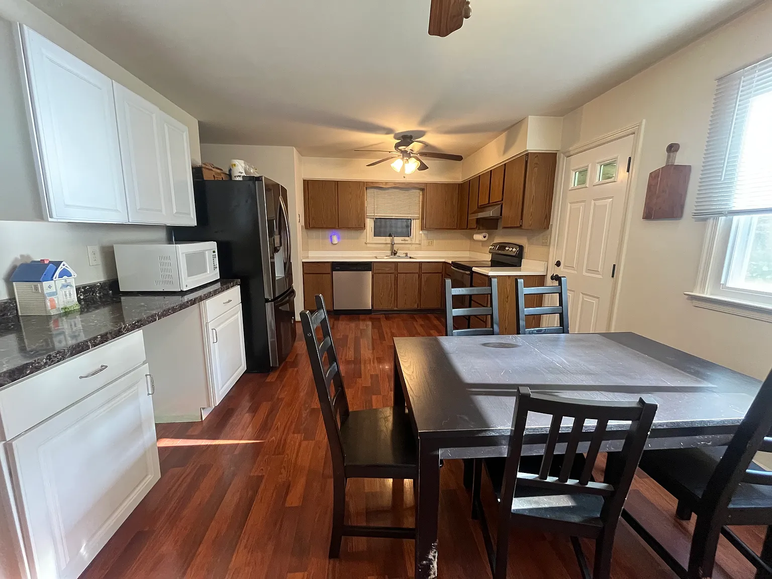 3 bed, 1.5 bath, 1200 sqft, $2,150 — Photo 2