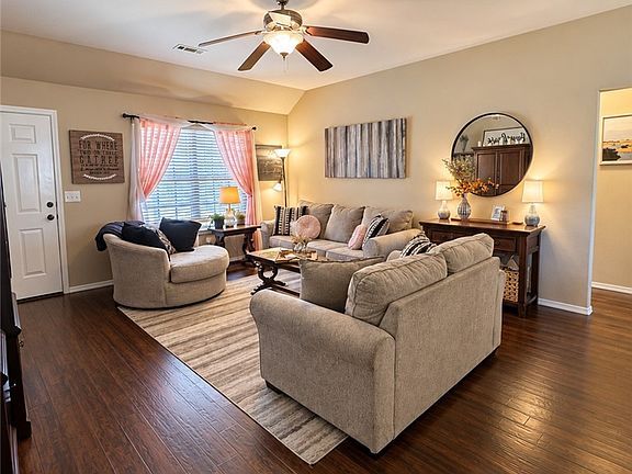 3rd image of 3050 Hook Ln