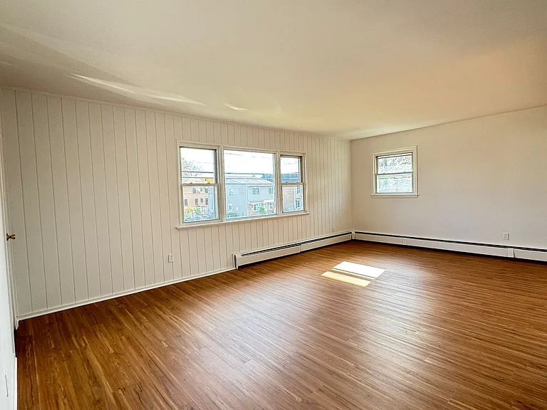 131 Roslyn Rd #1 — Photo 13