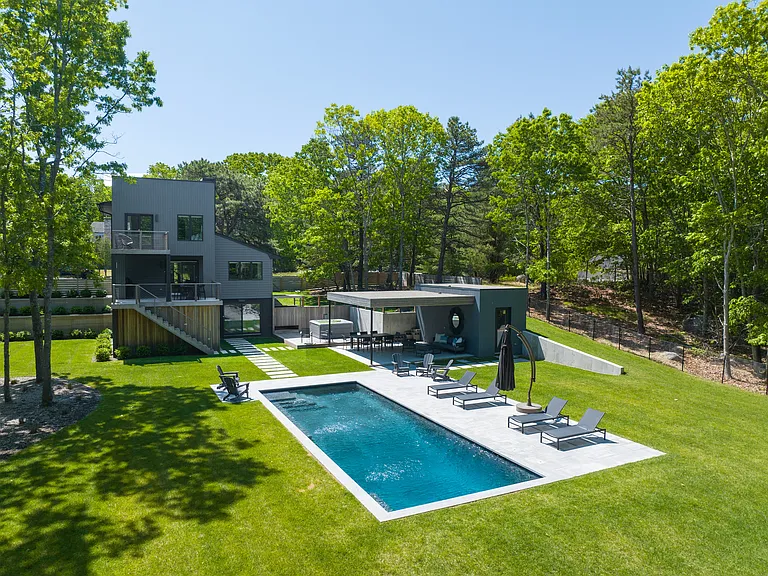 15 Margaret Dr — Photo 22