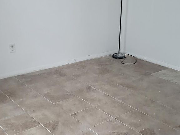 5th image of 1615 Darren Cir