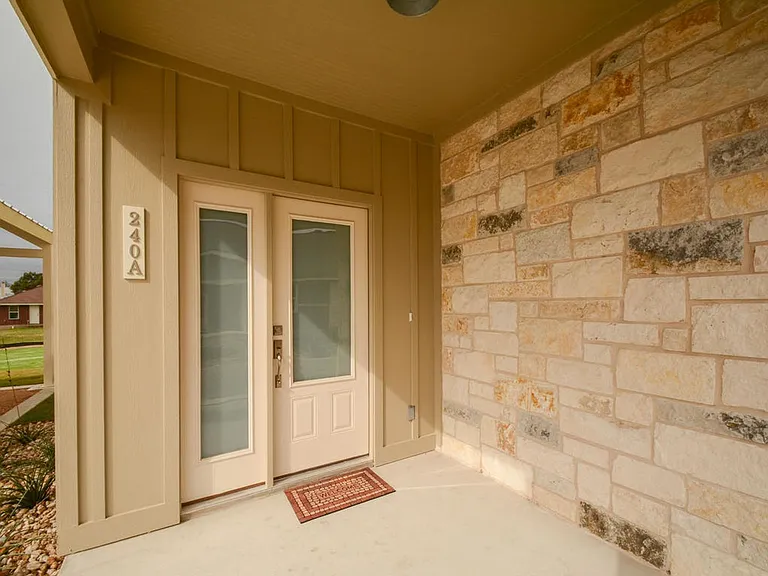 240 Rose Dr — Photo 3