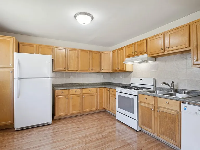 3228 Washington St — Photo 122