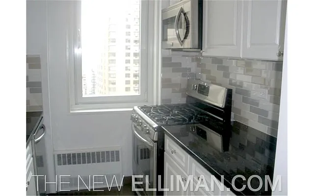 Rented by Douglas Elliman | media 23