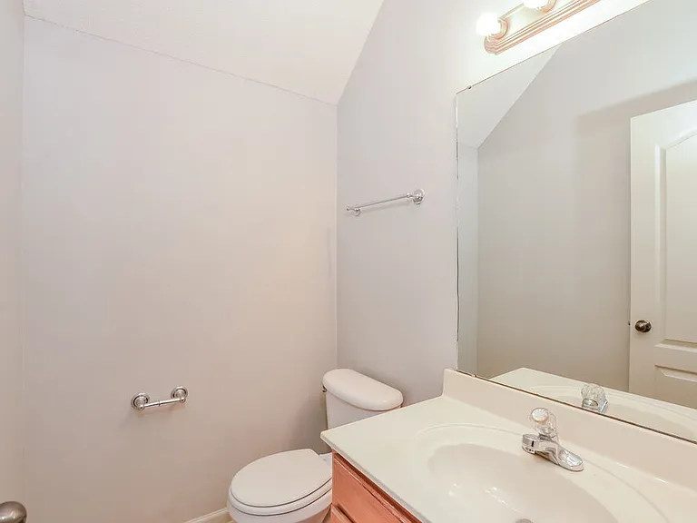 8725 Macon Rd — Photo 15