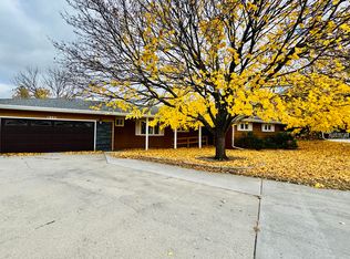 1002 Palmer Pl, Mitchell, SD 57301