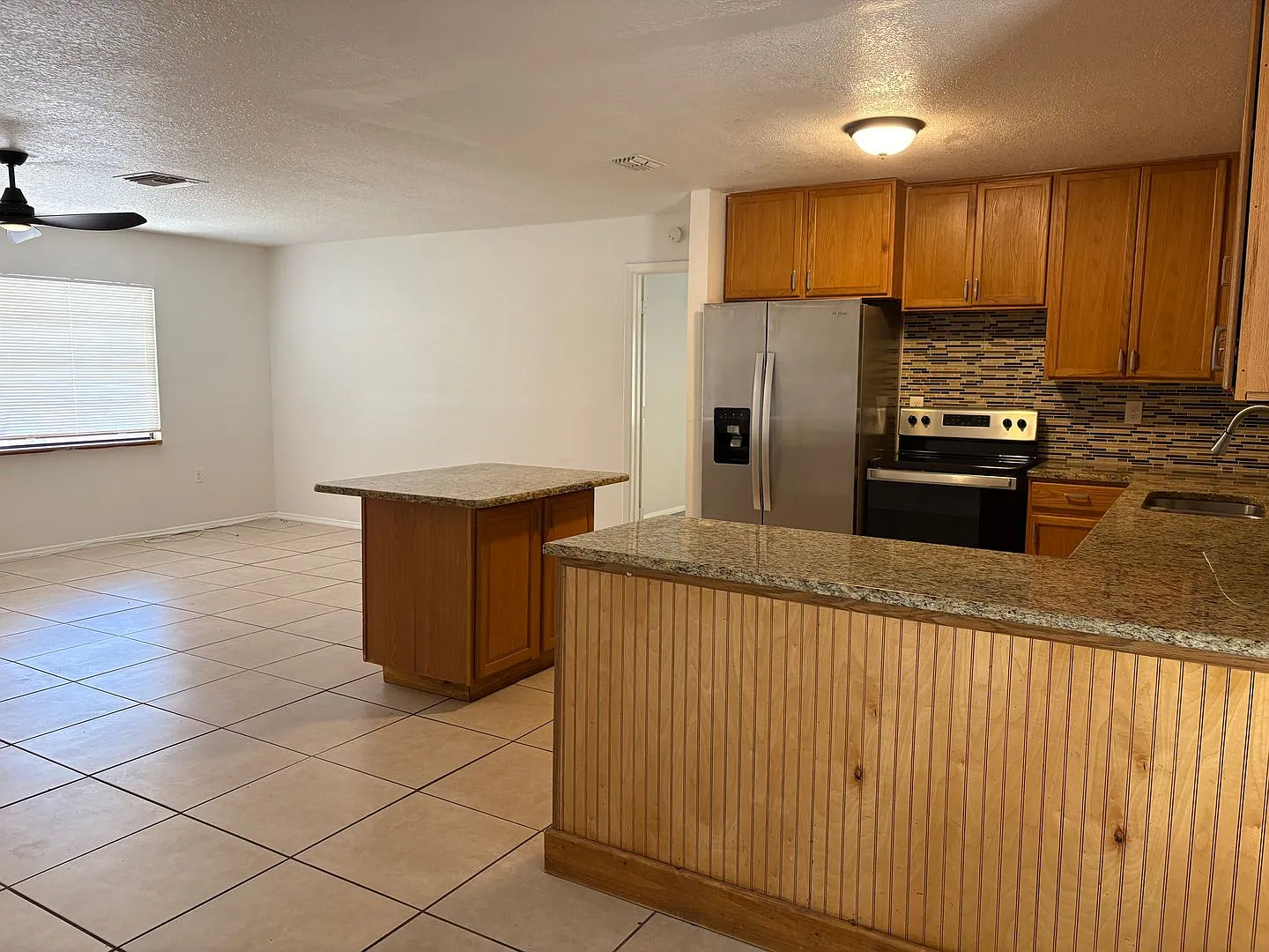 Newly Renovated 4 Bedroom 2 Bathroom — Photo 2