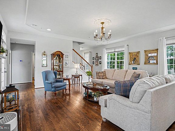 4th image of 301 Tecumseh Way