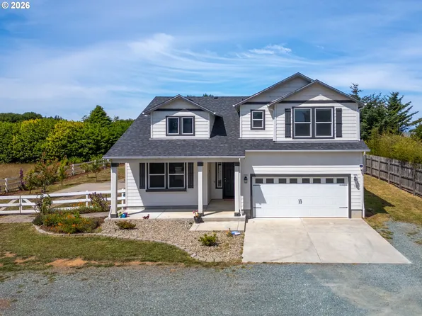 717 Seabird Dr SW, Bandon, OR 97411