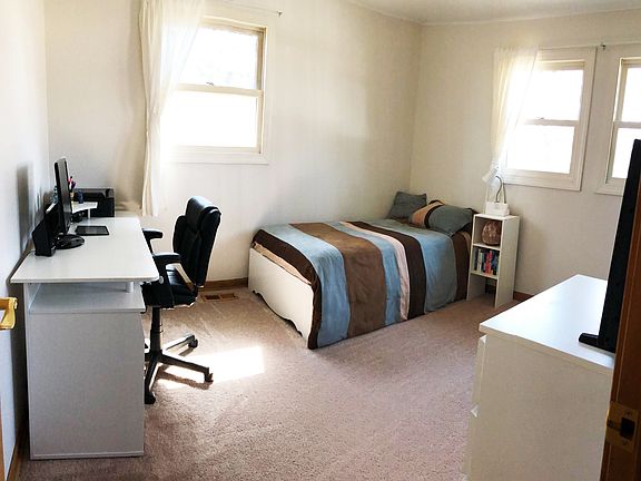 Bedroom 2- 10' x 11'10"