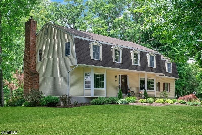 1st image of 20 Lark Ln