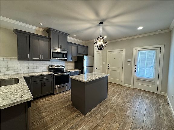 4th image of 203 Brentwood Dr E APT 14