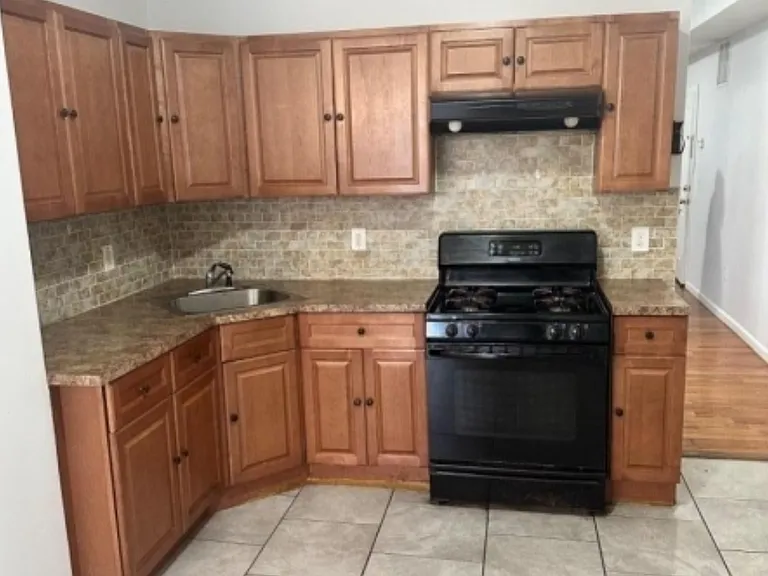 122 Littleton Ave #2 — Photo 9