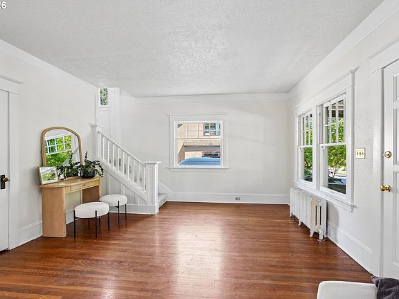 4th image of 2333 NE 37th Ave