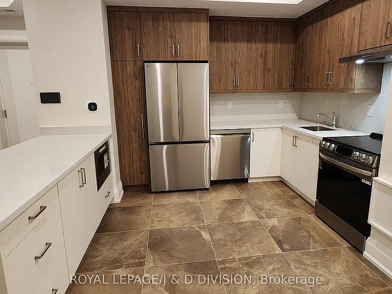 2579 Yonge St #202 — Photo 10