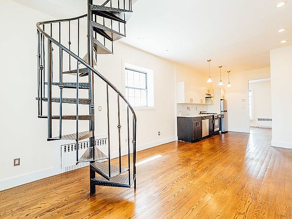 2nd image of 12 Underhill Ave APT 4L