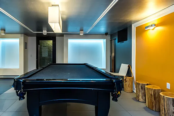 Rented by Nooklyn NYC LLC | media 18