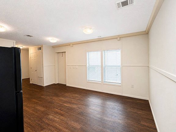 5th image of 18733 Samuels Rd #26