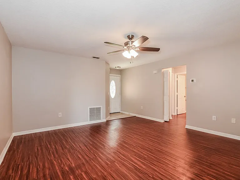 10233 Patrick Dr — Photo 4