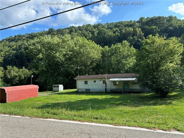 265 Hill Valley Dr, Julian, WV 25529