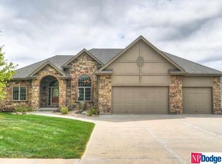1007 Elk Ridge Dr, Elkhorn, NE 68022