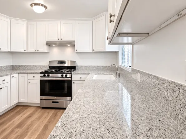 304 E Erna Ave #304, La Habra, CA 90631