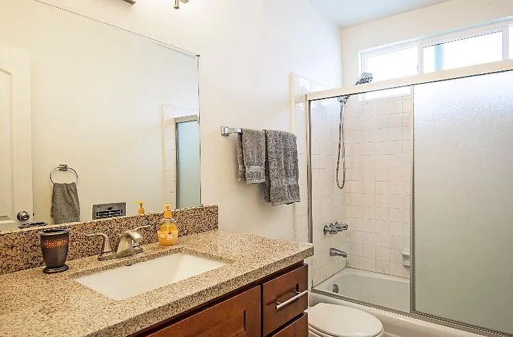 1228 S Saltair Ave #9 — Photo 3